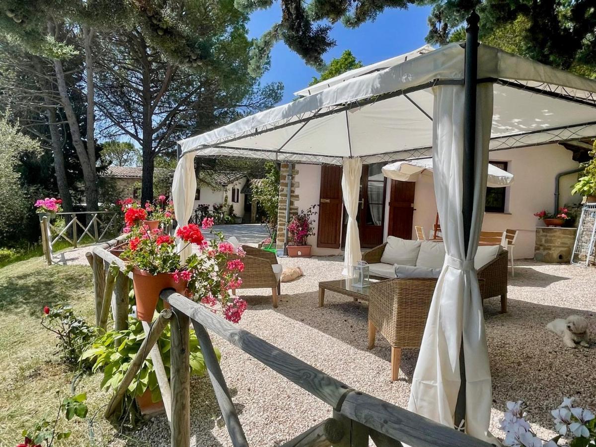 La Panoramica Gubbio - Maison De Charme - Casette E Appartamenti Self Catering Per Vacanze Meravigliose! Buitenkant foto