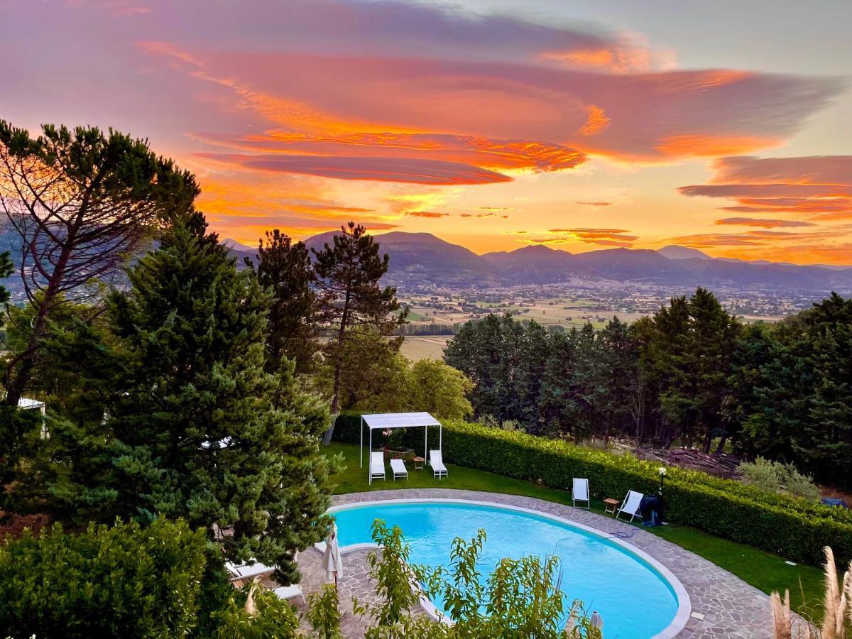La Panoramica Gubbio - Maison De Charme - Casette E Appartamenti Self Catering Per Vacanze Meravigliose! Buitenkant foto